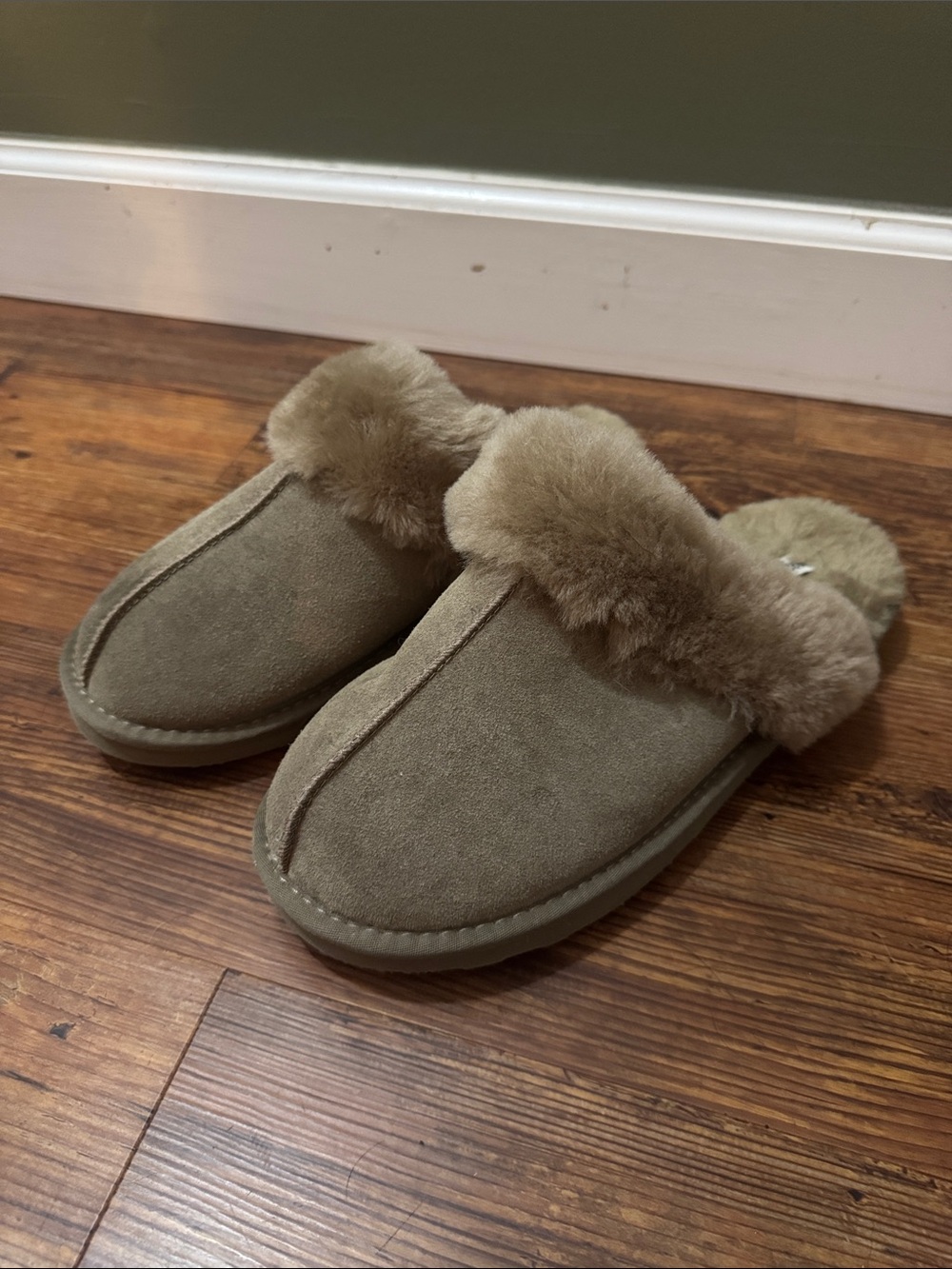 Plush Faux-Fur Lined Women’s Slippers - Taupe
